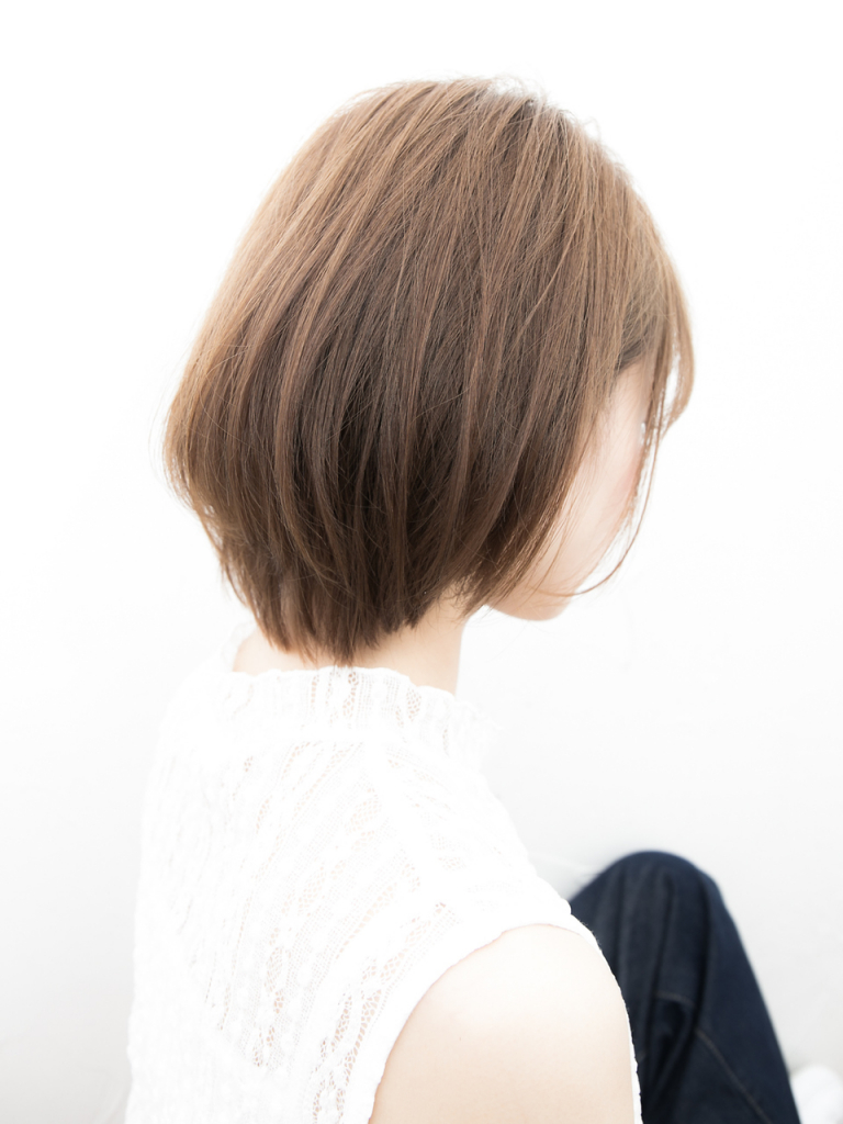 ヘアスタイル「Noz渋谷 中島 イルミナカラーでハニーショート」の背面画像